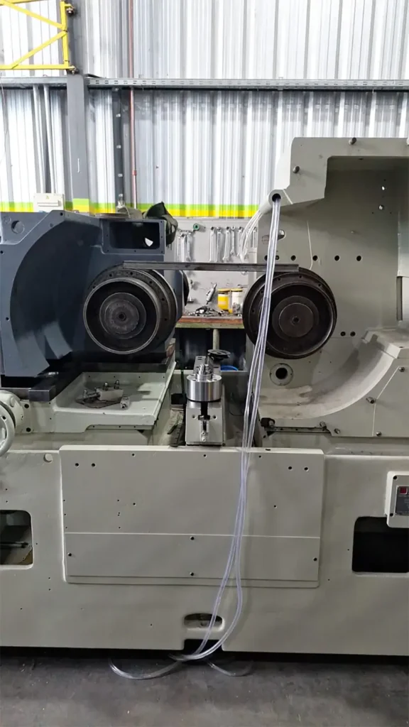 Maquina landis en reparación propiedad AGT